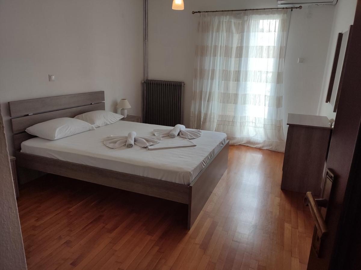 Thea Court Clio & Erato Apartments PalaiónTsiflíkion Eksteriør bilde