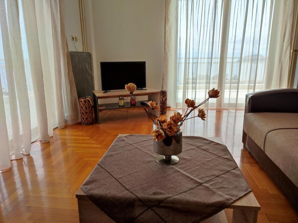 Thea Court Clio & Erato Apartments PalaiónTsiflíkion Eksteriør bilde